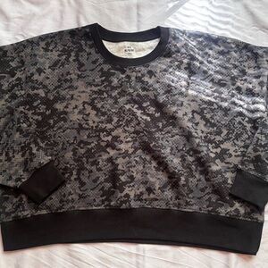 Under Armour Sz XL Camouflage Sweatshirt